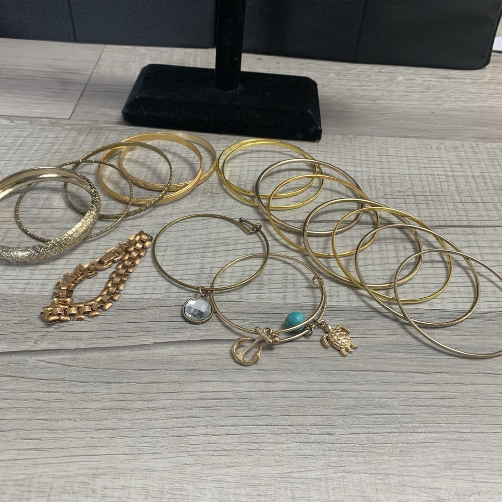 Lot of 16 Stackable gold tone bracelets 6-8 Inches - Picture 4 of 9